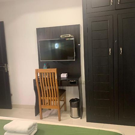 Hotel Greenlife Kochi Bagian luar foto