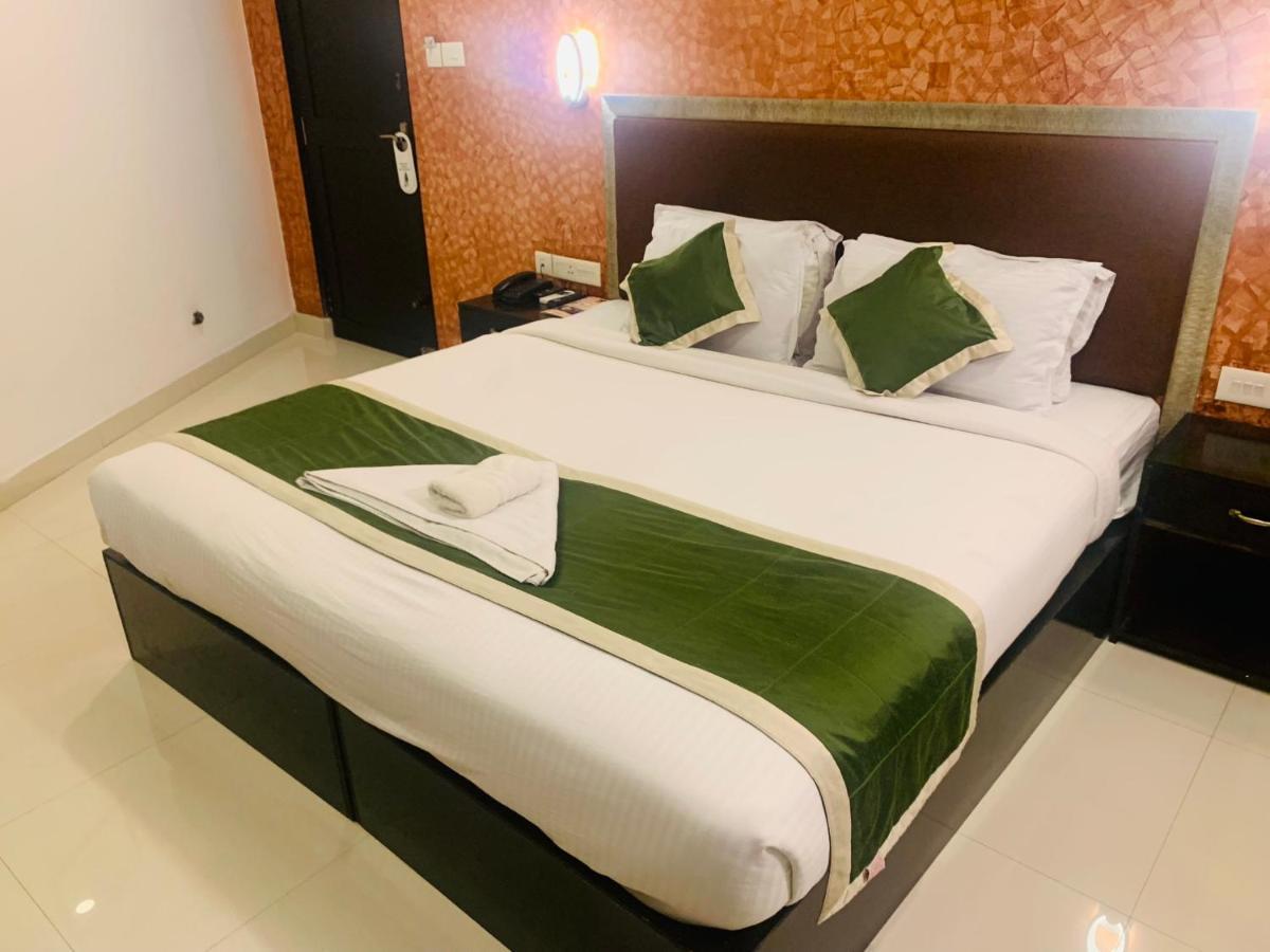 Hotel Greenlife Kochi Bagian luar foto