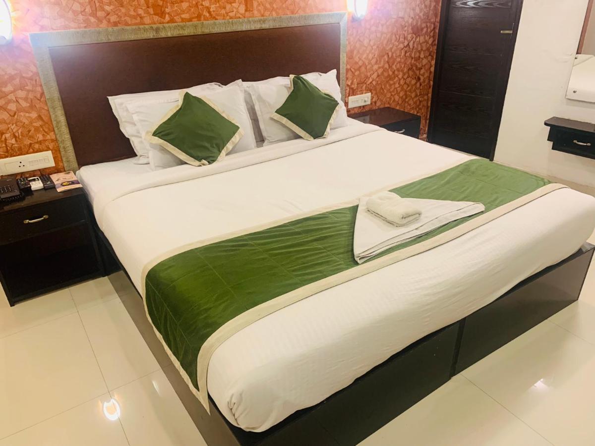 Hotel Greenlife Kochi Bagian luar foto
