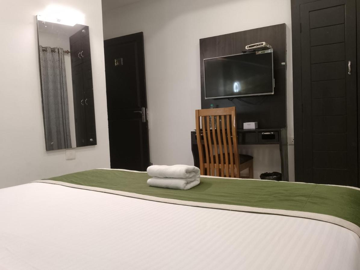 Hotel Greenlife Kochi Bagian luar foto
