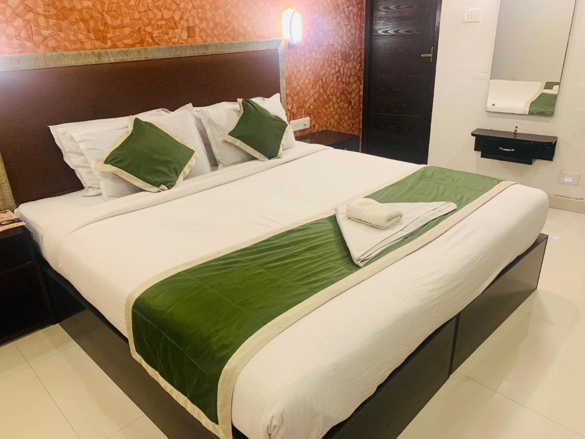 Hotel Greenlife Kochi Bagian luar foto