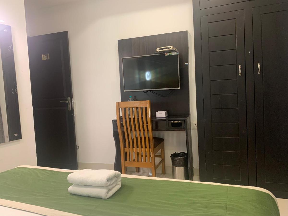 Hotel Greenlife Kochi Bagian luar foto