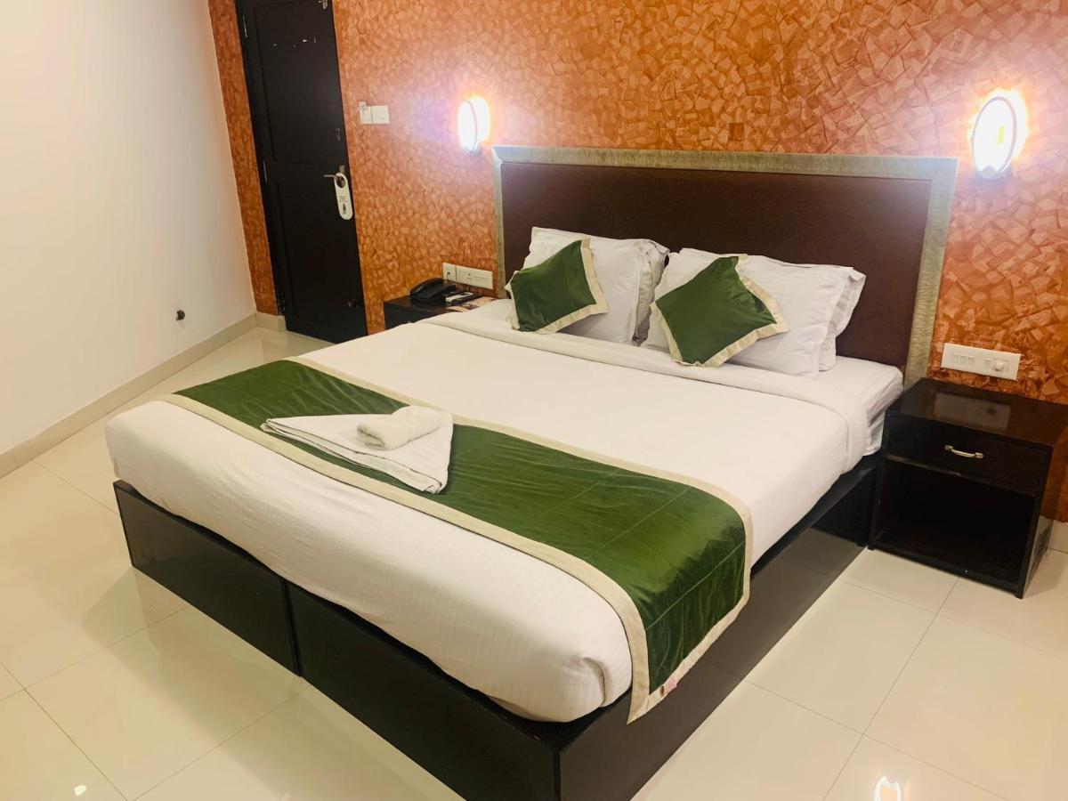 Hotel Greenlife Kochi Bagian luar foto