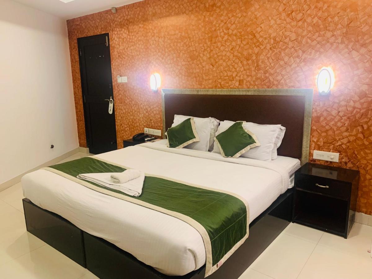 Hotel Greenlife Kochi Bagian luar foto